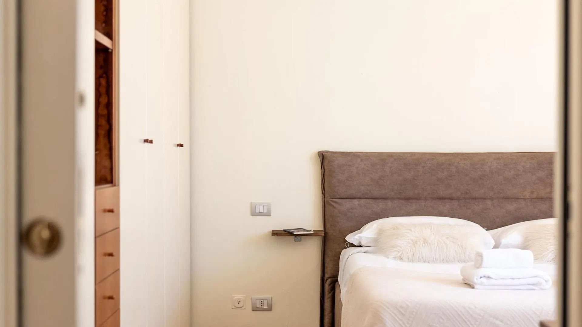 Apartament Flat In Center With Terrace, Near Garibaldi Fs Mediolan